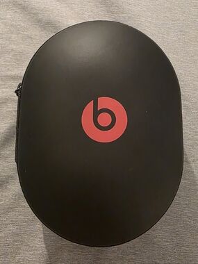Beats by Dre On-Ear Headphones Case in Black with Red Logo